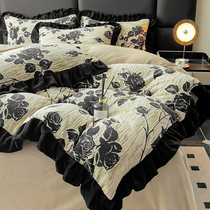 91家纺网 家纺一手货源 找家纺 鸿织源家纺 2025新款A类法式高克重烂花雕花牛奶绒四件套 陌上花开