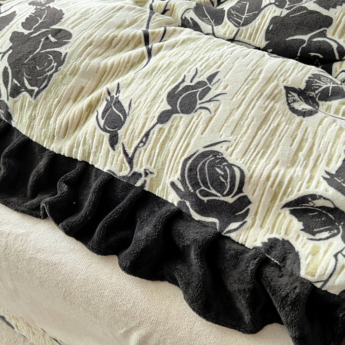 91家纺网 家纺一手货源 找家纺 鸿织源家纺 2025新款A类法式高克重烂花雕花牛奶绒四件套 陌上花开