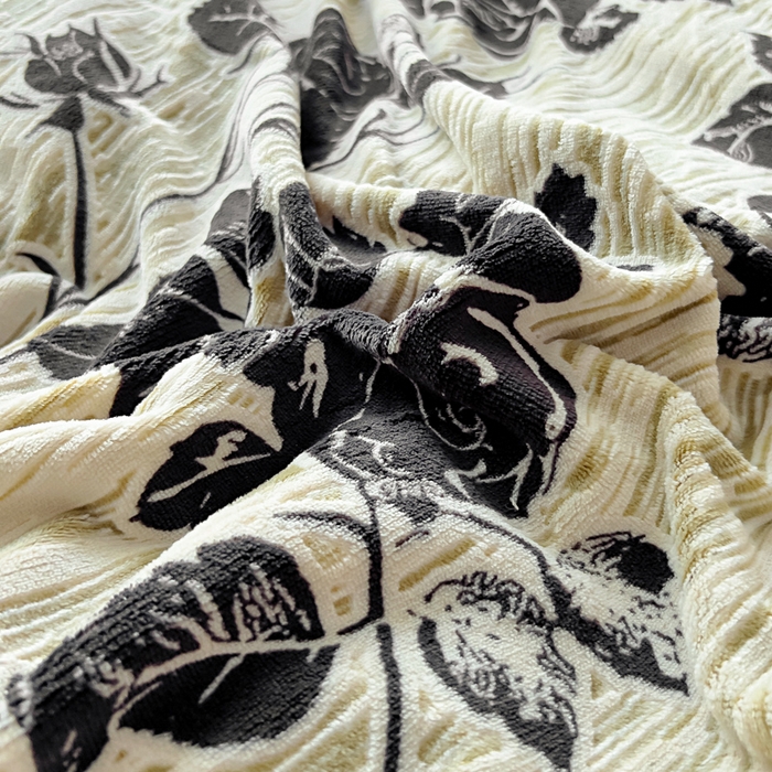 91家纺网 家纺一手货源 找家纺 鸿织源家纺 2025新款A类法式高克重烂花雕花牛奶绒四件套 陌上花开