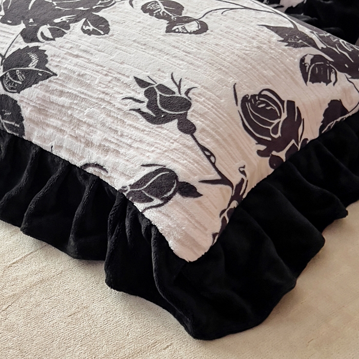 91家纺网 家纺一手货源 找家纺 鸿织源家纺 2025新款A类法式高克重烂花雕花牛奶绒四件套 陌上花开-蔷薇