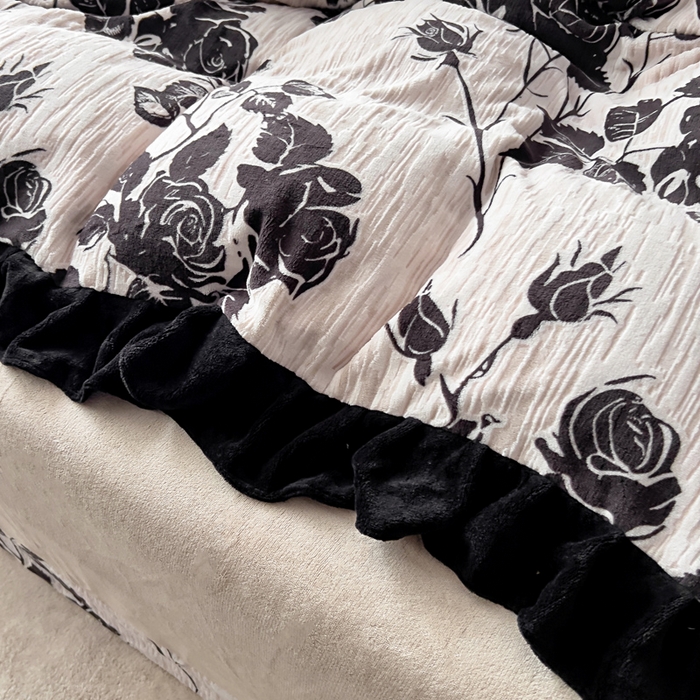 91家纺网 家纺一手货源 找家纺 鸿织源家纺 2025新款A类法式高克重烂花雕花牛奶绒四件套 陌上花开-蔷薇