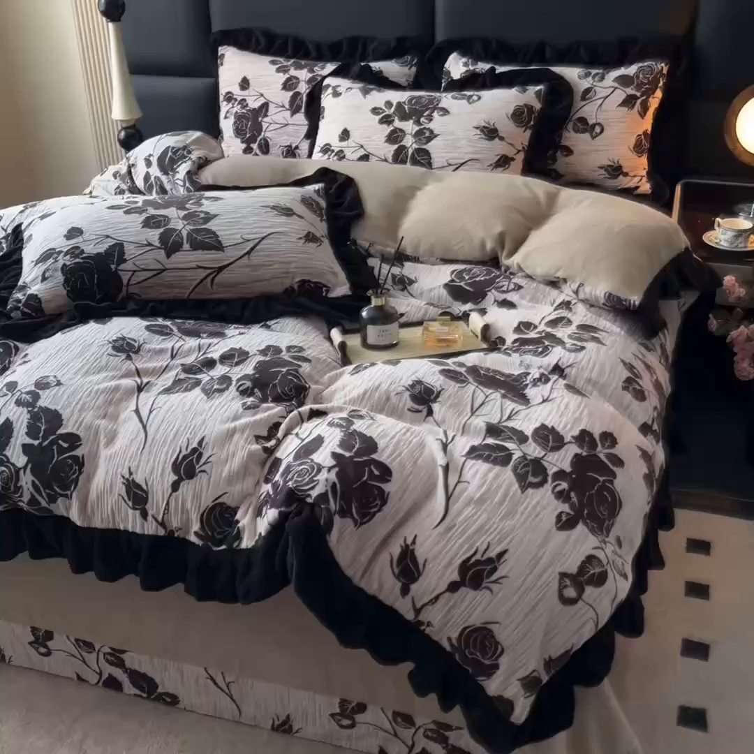 91家纺网 家纺一手货源 找家纺 鸿织源家纺 2025新款A类法式高克重烂花雕花牛奶绒四件套 陌上花开-蔷薇