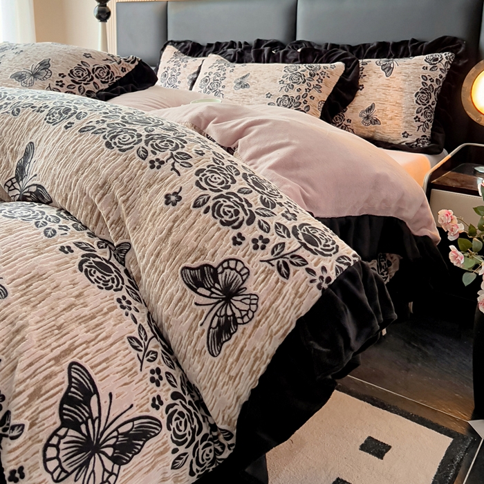 鸿织源家纺 2025新款A类法式高克重烂花雕花牛奶绒四件套 墨韵叠香-粉