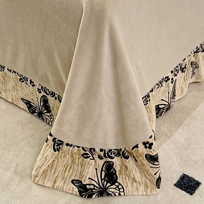 91家纺网 家纺一手货源 找家纺 鸿织源家纺 2025新款A类法式高克重烂花雕花牛奶绒四件套 墨韵叠香-奶兮