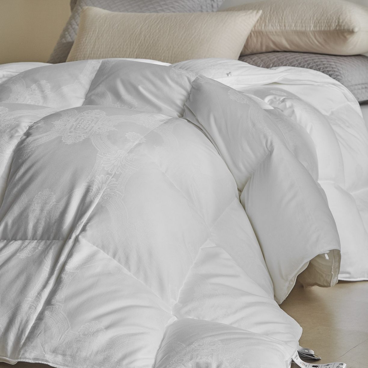 91家纺网 家纺一手货源 找家纺 （总）暖羽屋羽绒馆 2025新款60s纯棉大提花羽绒被芯 白鹅绒丝被 羽毛被子 加厚双层冬被 两米双人冬被