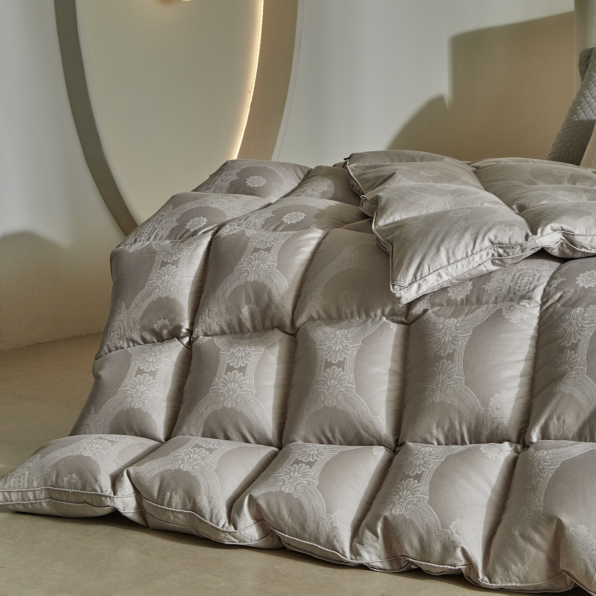 91家纺网 家纺一手货源 找家纺 暖羽屋羽绒馆 2025新款60s纯棉大提花羽绒被芯 白鹅绒丝被 羽毛被子 加厚双层冬被 两米双人冬被 普希斯 灰