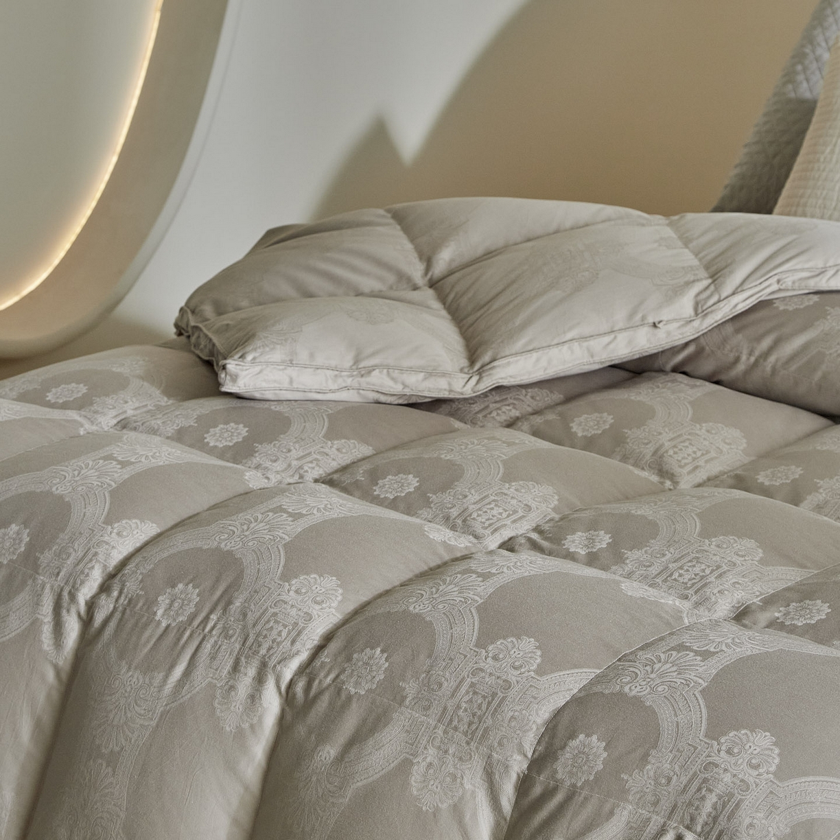 91家纺网 家纺一手货源 找家纺 暖羽屋羽绒馆 2025新款60s纯棉大提花羽绒被芯 白鹅绒丝被 羽毛被子 加厚双层冬被 两米双人冬被 普希斯 灰