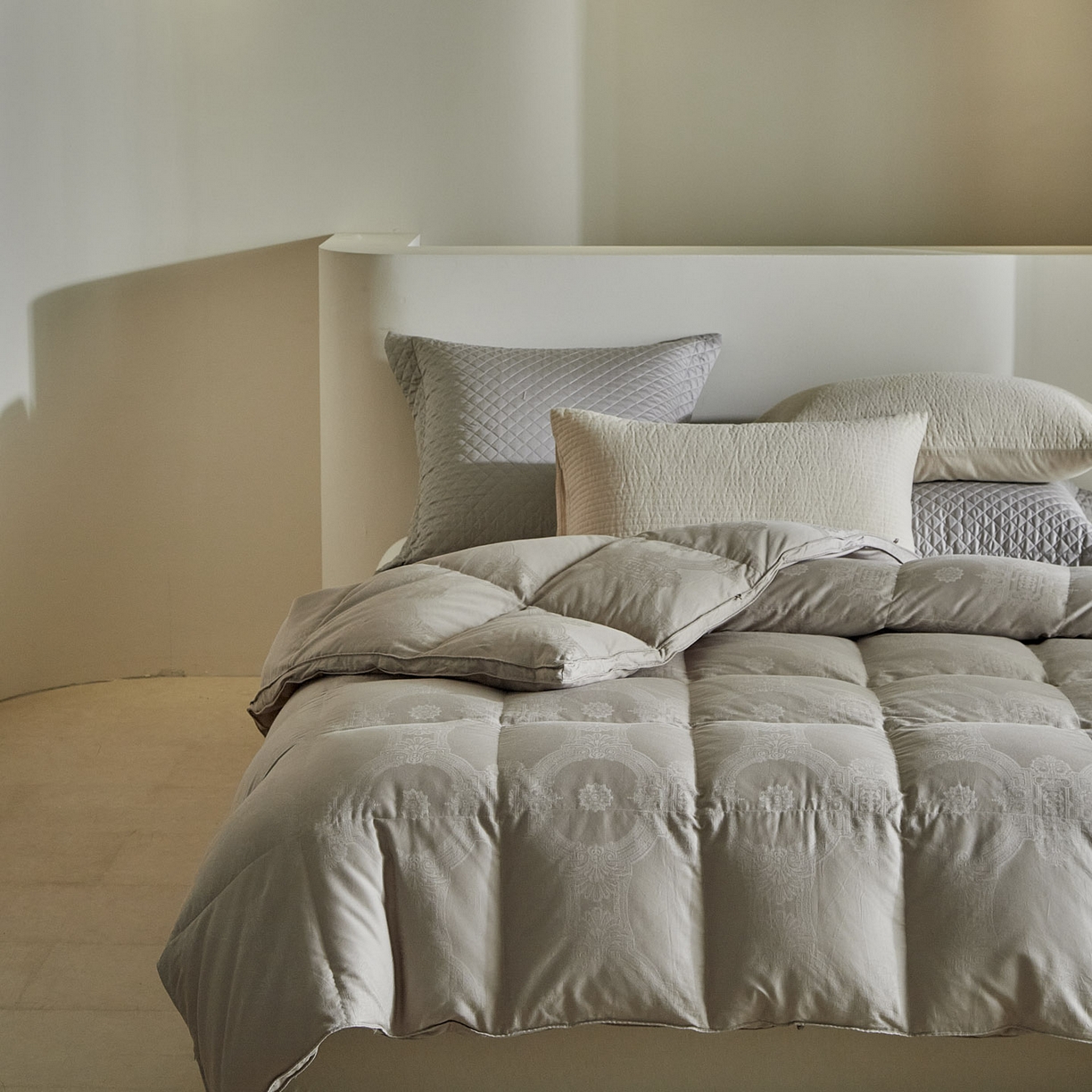 91家纺网 家纺一手货源 找家纺 暖羽屋羽绒馆 2025新款60s纯棉大提花羽绒被芯 白鹅绒丝被 羽毛被子 加厚双层冬被 两米双人冬被 普希斯 灰