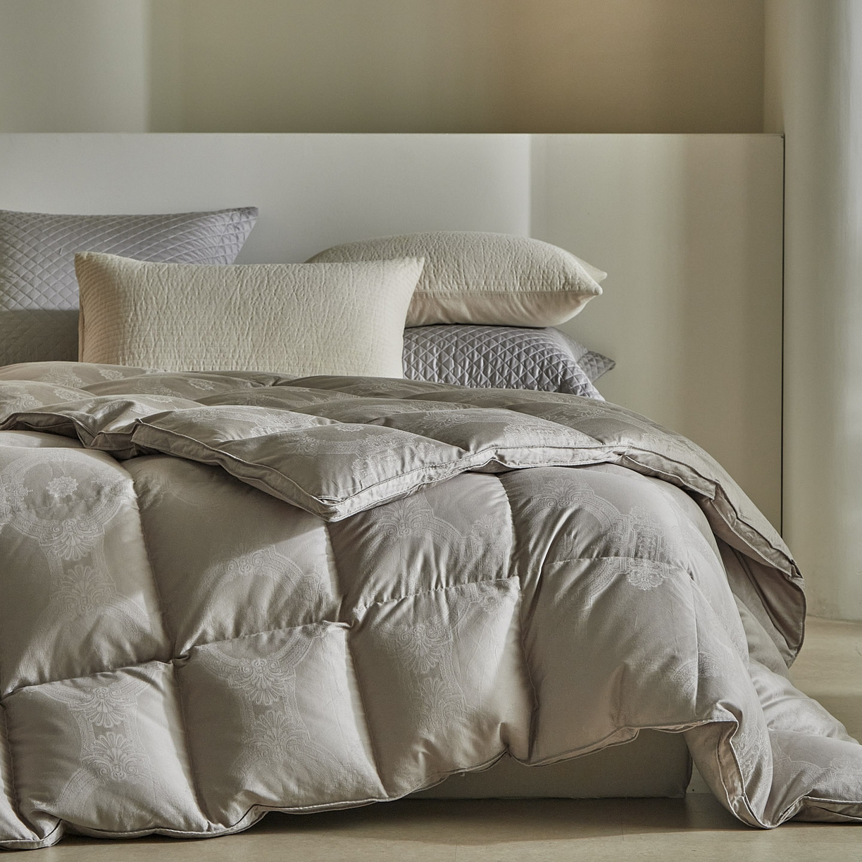 91家纺网 家纺一手货源 找家纺 暖羽屋羽绒馆 2025新款60s纯棉大提花羽绒被芯 白鹅绒丝被 羽毛被子 加厚双层冬被 两米双人冬被 普希斯 灰