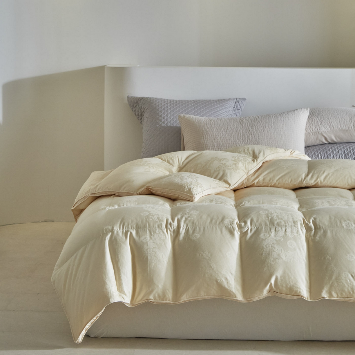 91家纺网 家纺一手货源 找家纺 暖羽屋羽绒馆 2025新款60s纯棉大提花羽绒被芯 白鹅绒丝被 羽毛被子 加厚双层冬被 两米双人冬被 普希斯 棕金