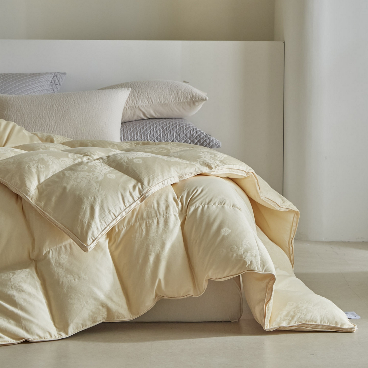 91家纺网 家纺一手货源 找家纺 暖羽屋羽绒馆 2025新款60s纯棉大提花羽绒被芯 白鹅绒丝被 羽毛被子 加厚双层冬被 两米双人冬被 普希斯 棕金