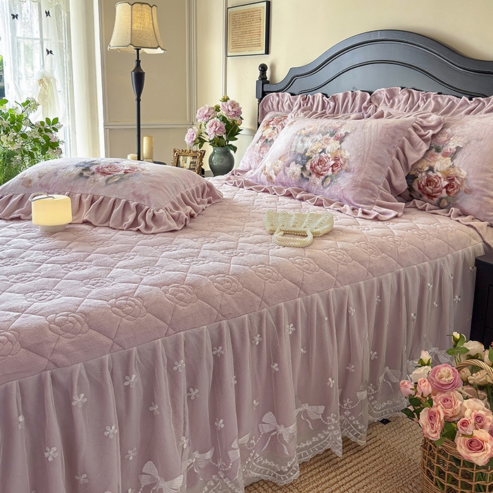 91家纺网 家纺一手货源 找家纺 宜凡家纺 2025新款牛奶绒5D数码大板印花床裙四件套 玫瑰庄园 豆沙