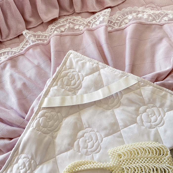 91家纺网 家纺一手货源 找家纺 宜凡家纺 2025新款牛奶绒5D数码大板印花床裙四件套 玫瑰庄园 豆沙