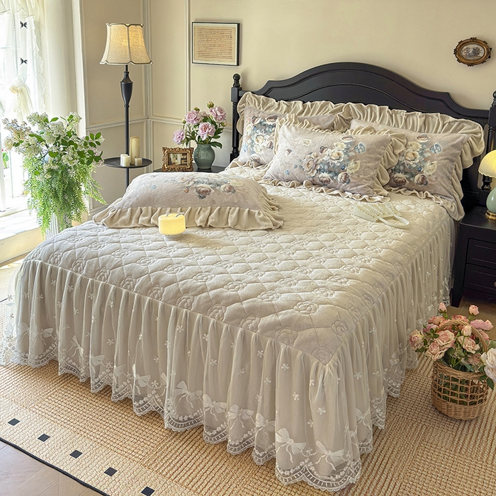 91家纺网 家纺一手货源 找家纺 宜凡家纺 2025新款牛奶绒5D数码大板印花床裙四件套 诺曼庄园 驼色