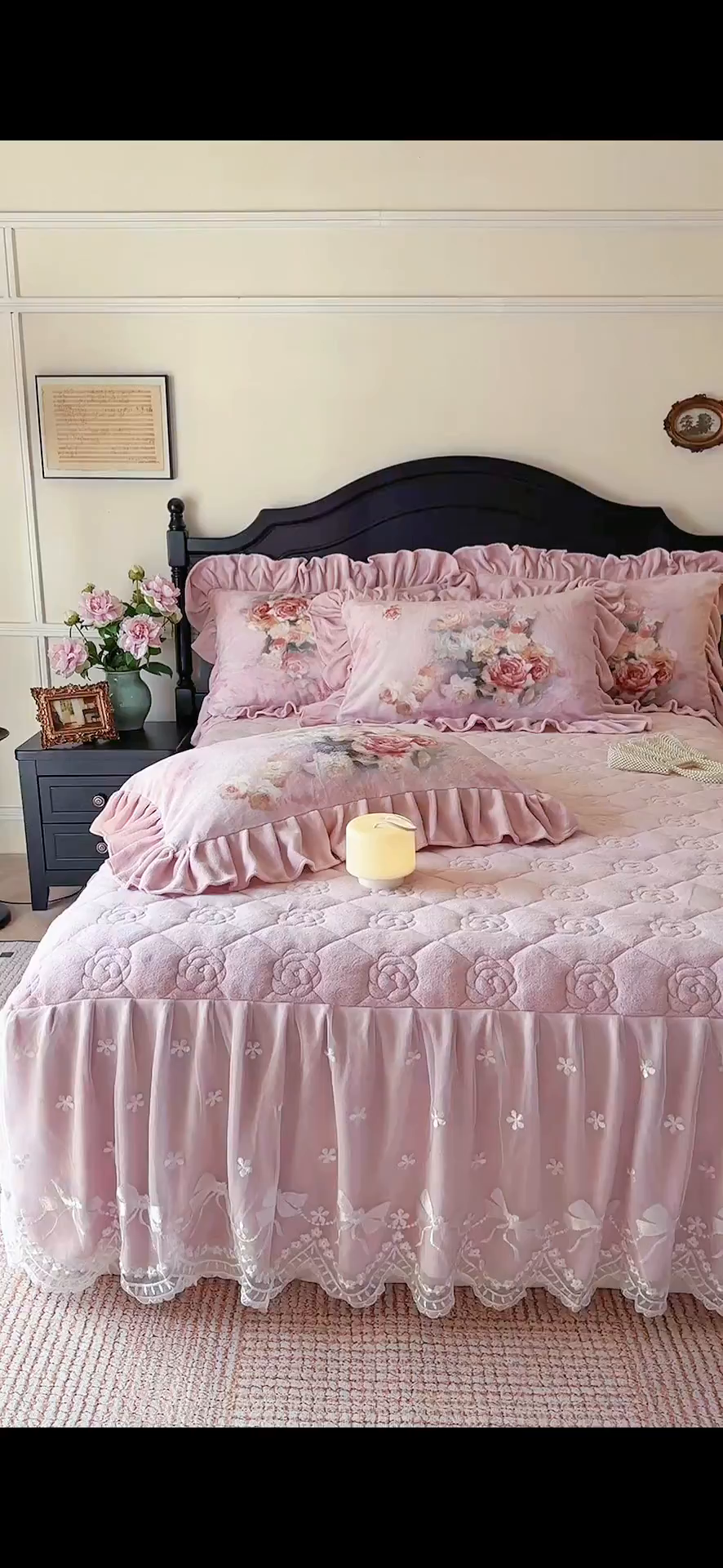 91家纺网 家纺一手货源 找家纺 宜凡家纺 2025新款牛奶绒5D数码大板印花床裙四件套 玫瑰庄园 豆沙