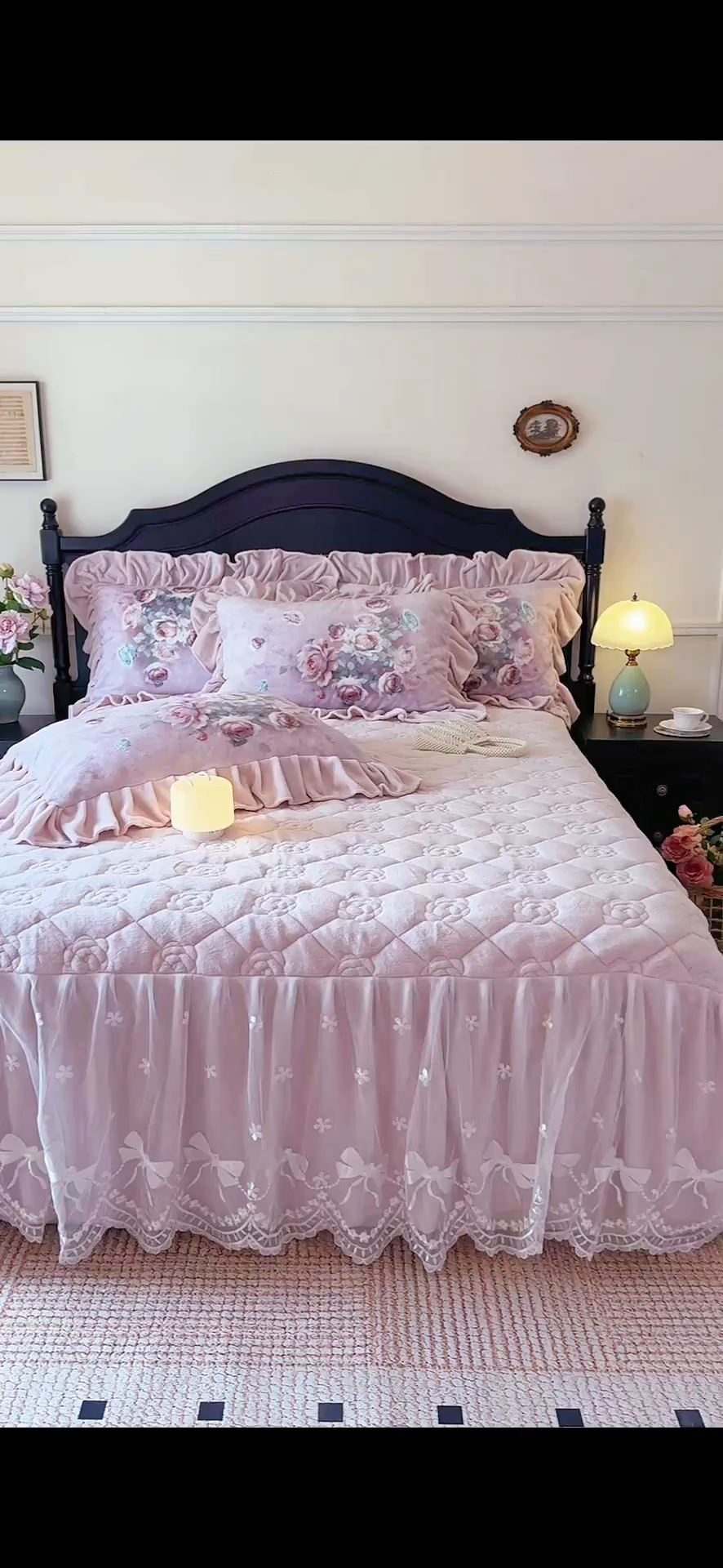 91家纺网 家纺一手货源 找家纺 宜凡家纺 2025新款牛奶绒5D数码大板印花床裙四件套 诺曼庄园 豆沙