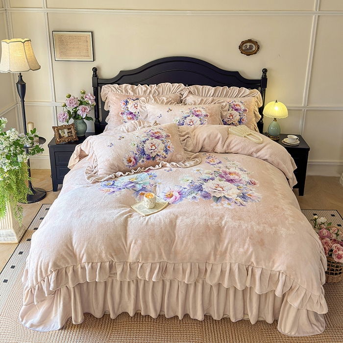 91家纺网 家纺一手货源 找家纺 （总）宜凡家纺 2025新款牛奶绒5D数码大板印花床盖四件套