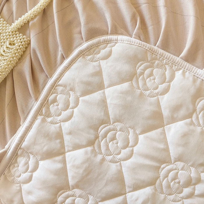 91家纺网 家纺一手货源 找家纺 宜凡家纺 2025新款牛奶绒5D数码大板印花床盖四件套 浪漫花舞 浅驼