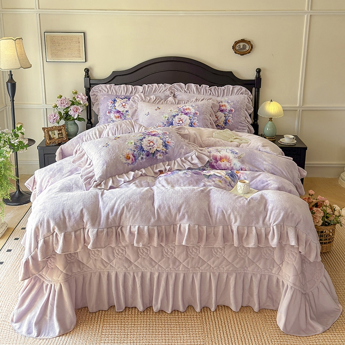 91家纺网 家纺一手货源 找家纺 宜凡家纺 2025新款牛奶绒5D数码大板印花床盖四件套 浪漫花舞 紫