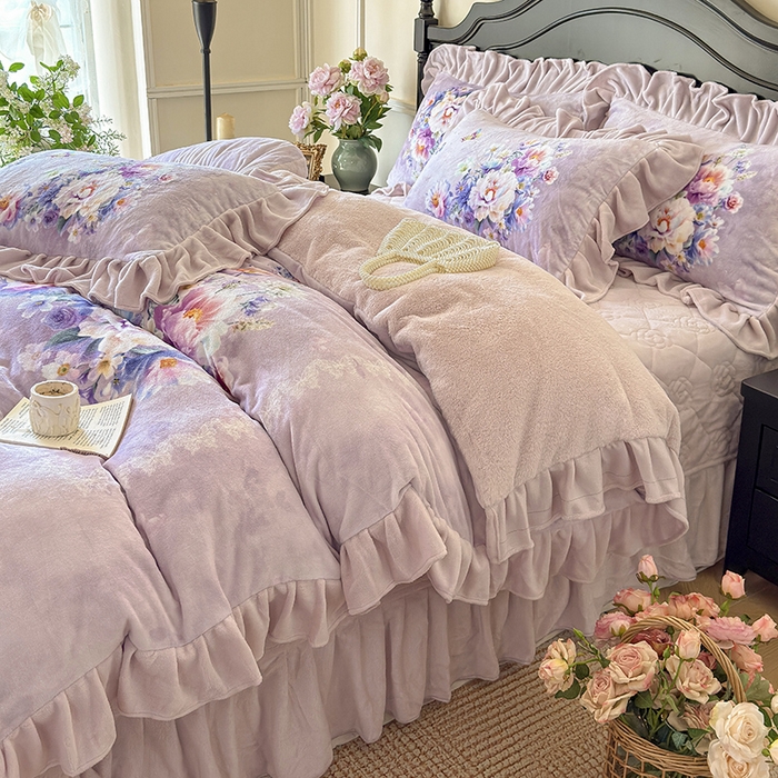 91家纺网 家纺一手货源 找家纺 宜凡家纺 2025新款牛奶绒5D数码大板印花床盖四件套 浪漫花舞 紫