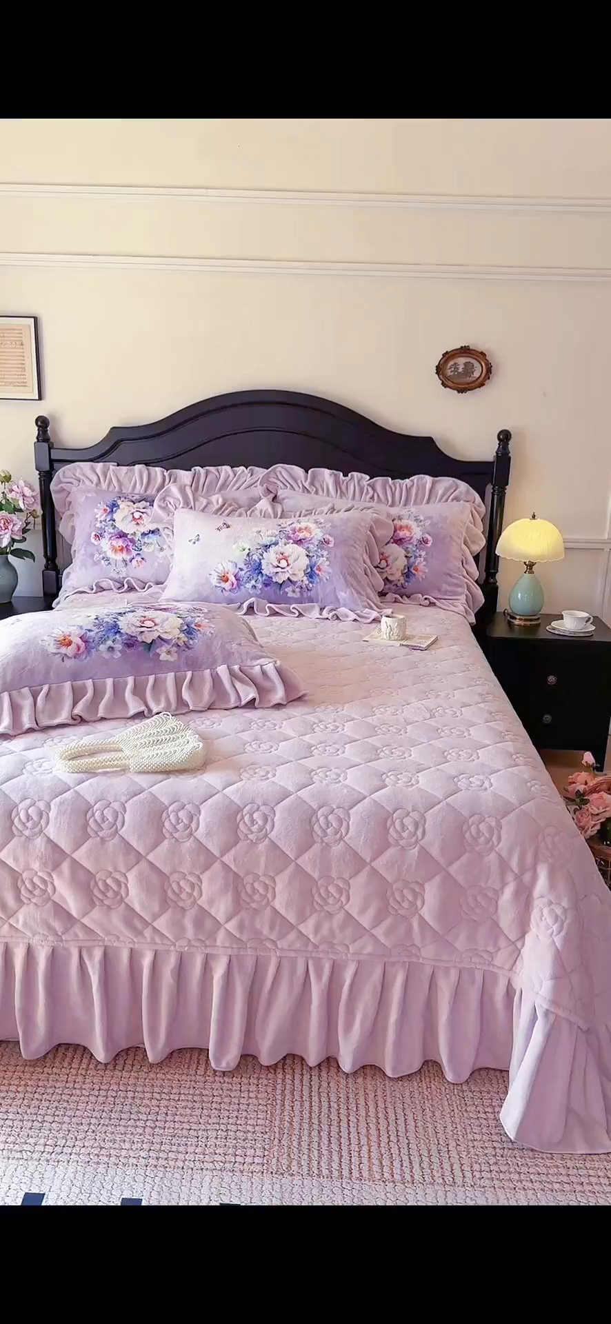 91家纺网 家纺一手货源 找家纺 宜凡家纺 2025新款牛奶绒5D数码大板印花床盖四件套 浪漫花舞 紫