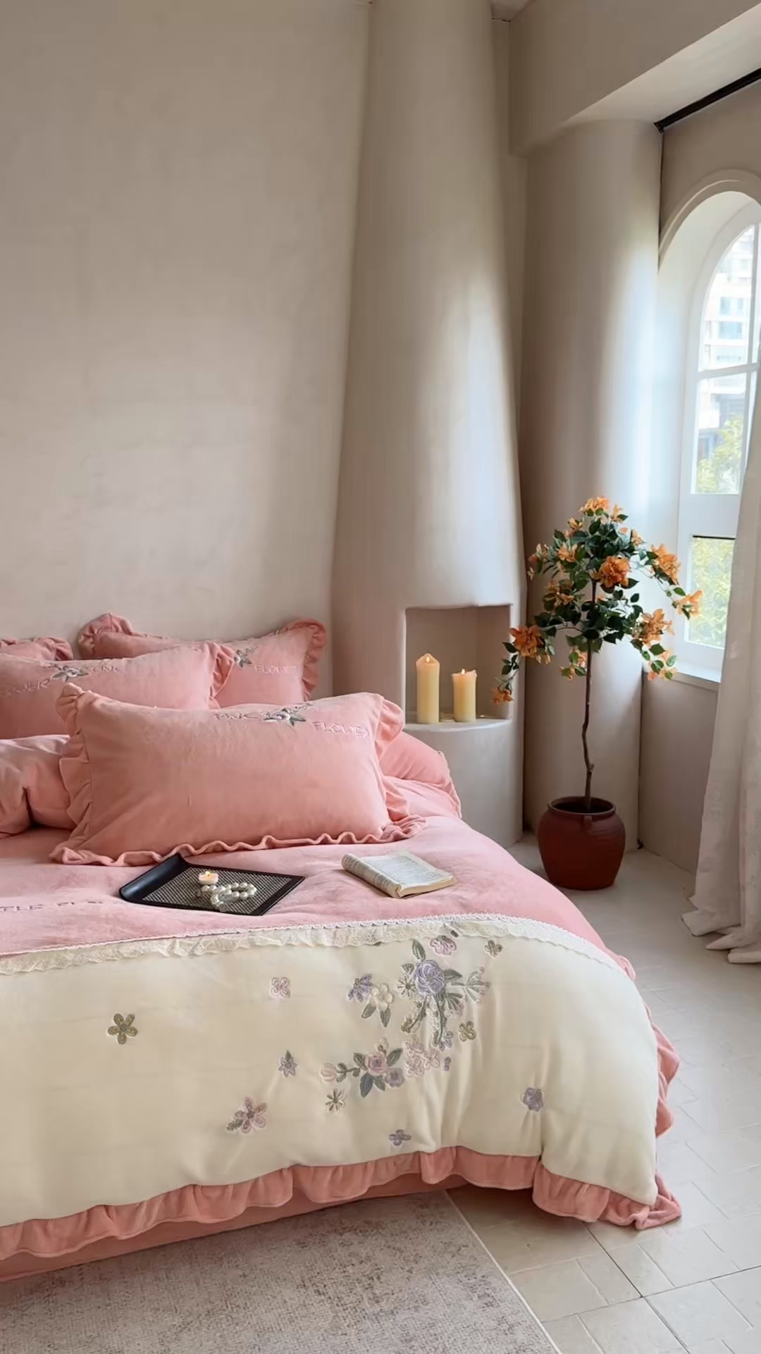 91家纺网 家纺一手货源 找家纺 可以家居  2025新款高克重全消光超细旦奶芙云绒四件套-玛利亚系列 粉豆沙