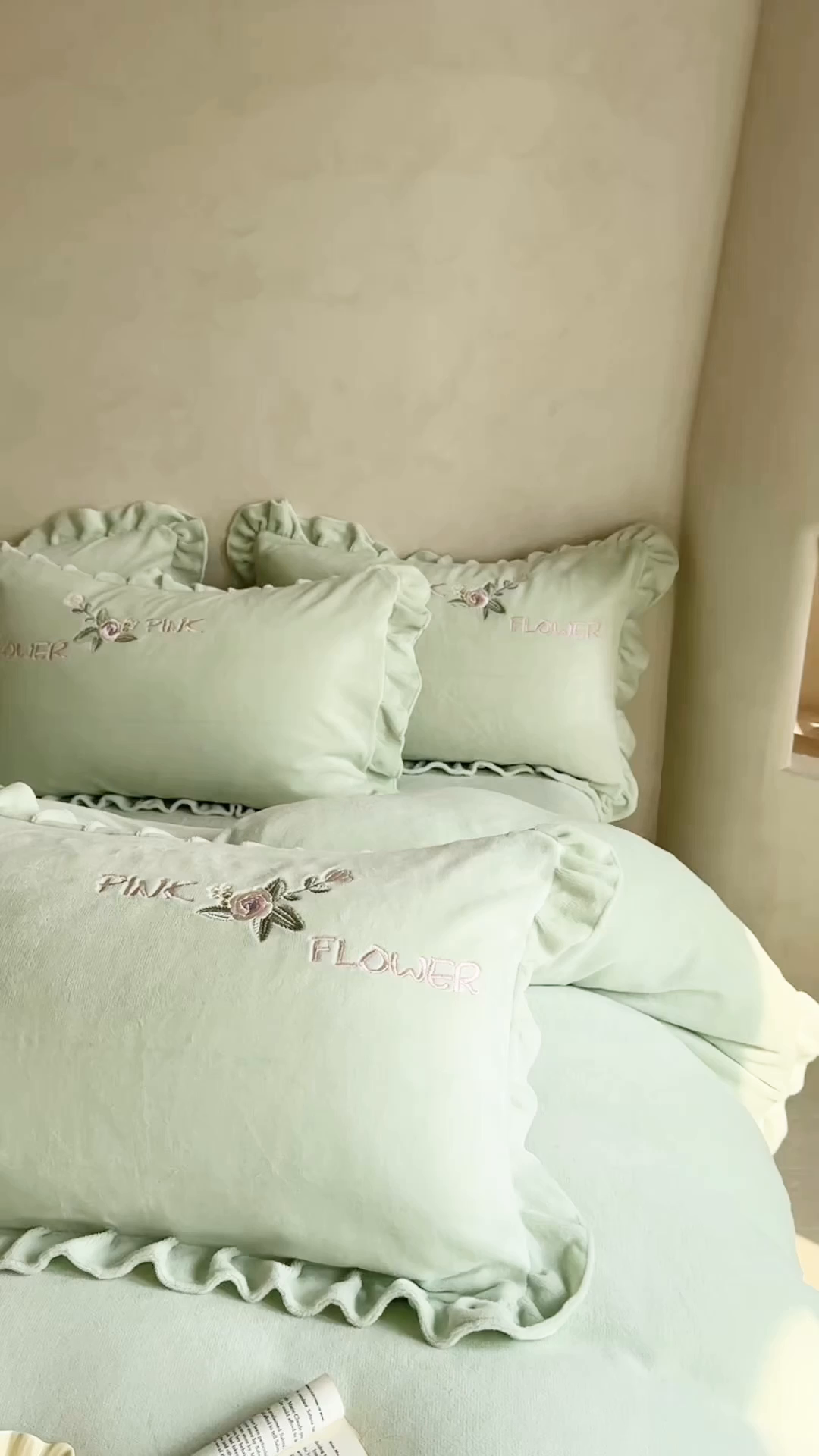 91家纺网 家纺一手货源 找家纺 可以家居  2025新款高克重全消光超细旦奶芙云绒四件套-玛利亚系列 新芽绿