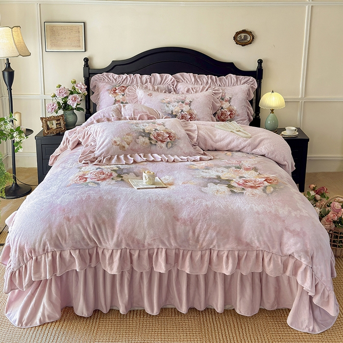 91家纺网 家纺一手货源 找家纺 宜凡家纺 2025新款牛奶绒5D数码大板印花床盖四件套 玫瑰庄园 豆沙