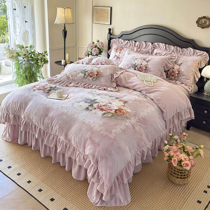 91家纺网 家纺一手货源 找家纺 宜凡家纺 2025新款牛奶绒5D数码大板印花床盖四件套 玫瑰庄园 豆沙