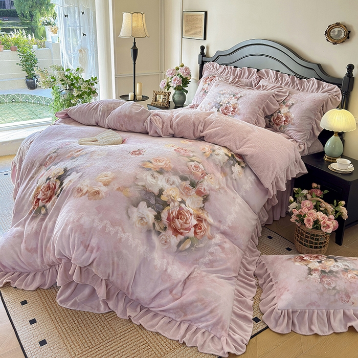 91家纺网 家纺一手货源 找家纺 宜凡家纺 2025新款牛奶绒5D数码大板印花床盖四件套 玫瑰庄园 豆沙