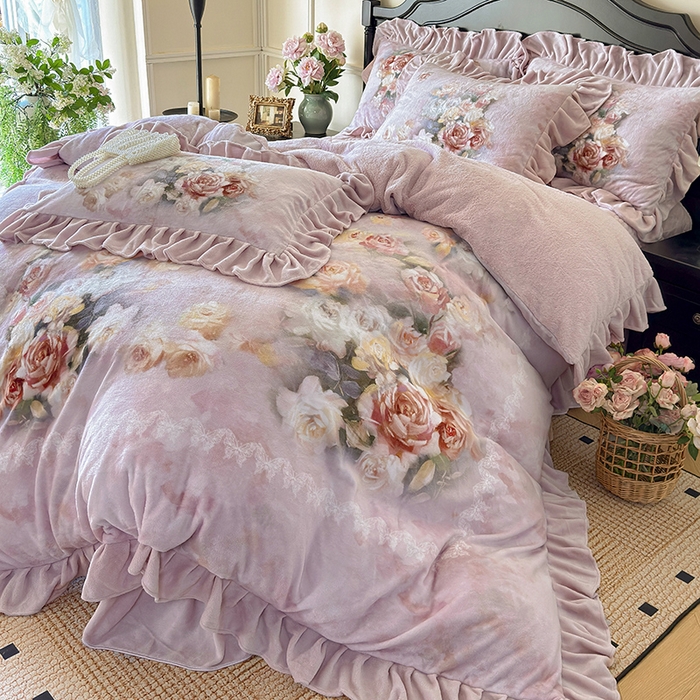 91家纺网 家纺一手货源 找家纺 宜凡家纺 2025新款牛奶绒5D数码大板印花床盖四件套 玫瑰庄园 豆沙