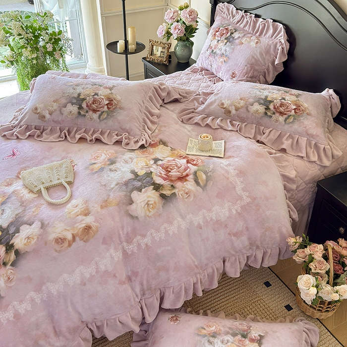 91家纺网 家纺一手货源 找家纺 宜凡家纺 2025新款牛奶绒5D数码大板印花床盖四件套 玫瑰庄园 豆沙