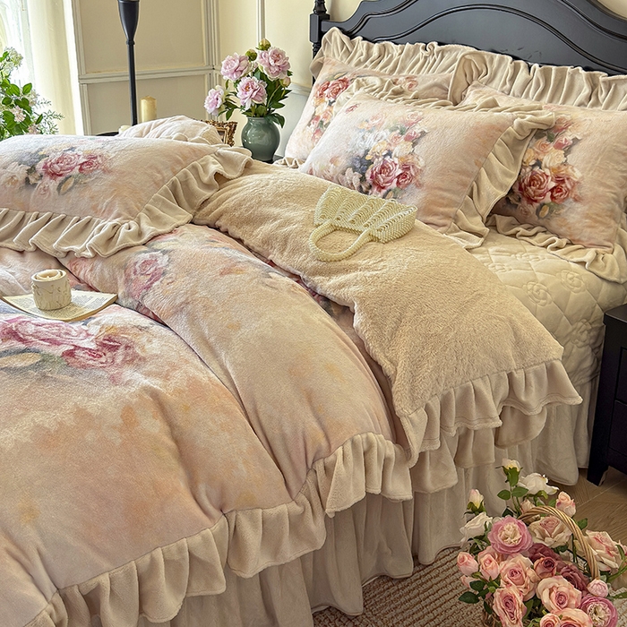 91家纺网 家纺一手货源 找家纺 宜凡家纺 2025新款牛奶绒5D数码大板印花床盖四件套 玫瑰庄园 香槟