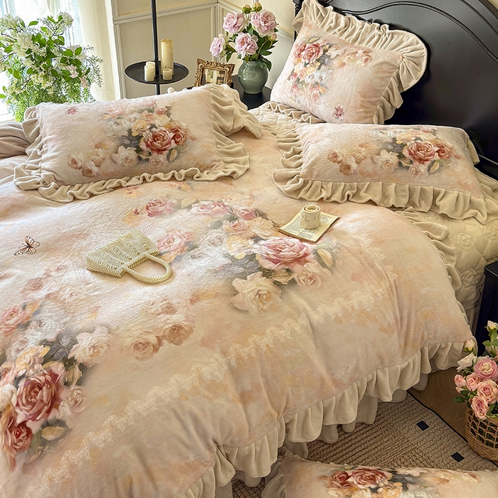 91家纺网 家纺一手货源 找家纺 宜凡家纺 2025新款牛奶绒5D数码大板印花床盖四件套 玫瑰庄园 香槟