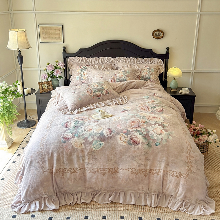宜凡家纺 2025新款牛奶绒5D数码大板印花床盖四件套 诺曼庄园 浅卡其