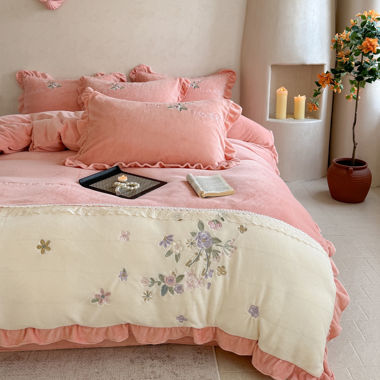 91家纺网 家纺一手货源 找家纺 可以家居  2025新款高克重全消光超细旦奶芙云绒四件套-玛利亚系列 粉豆沙