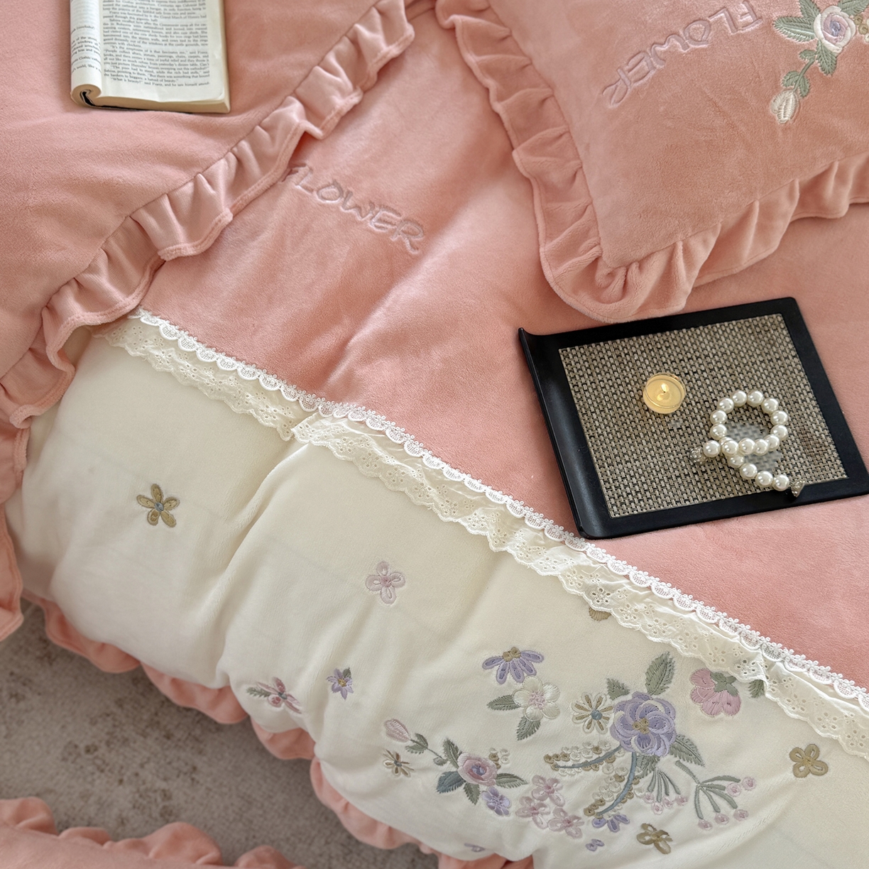 91家纺网 家纺一手货源 找家纺 可以家居  2025新款高克重全消光超细旦奶芙云绒四件套-玛利亚系列 粉豆沙