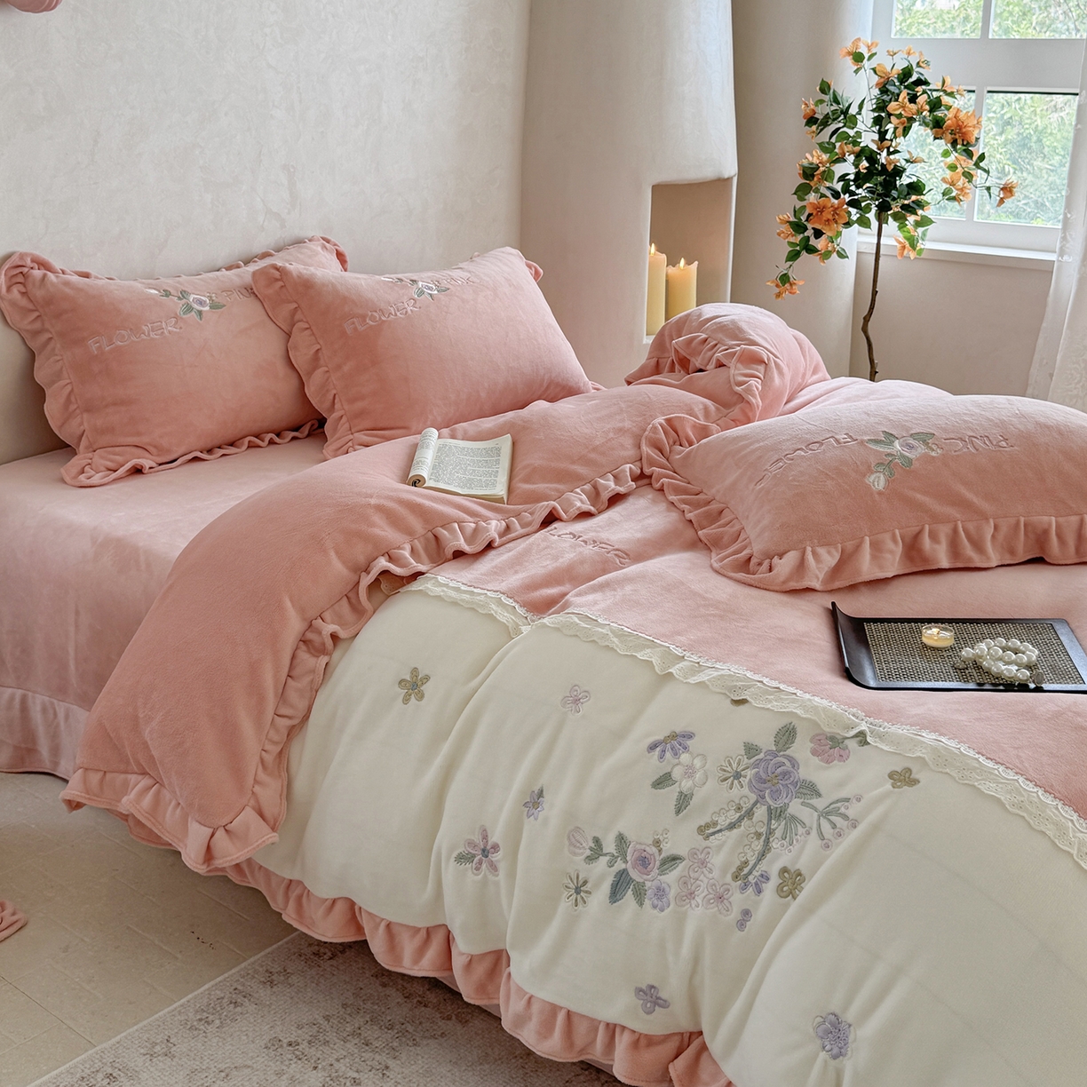 91家纺网 家纺一手货源 找家纺 可以家居  2025新款高克重全消光超细旦奶芙云绒四件套-玛利亚系列 粉豆沙