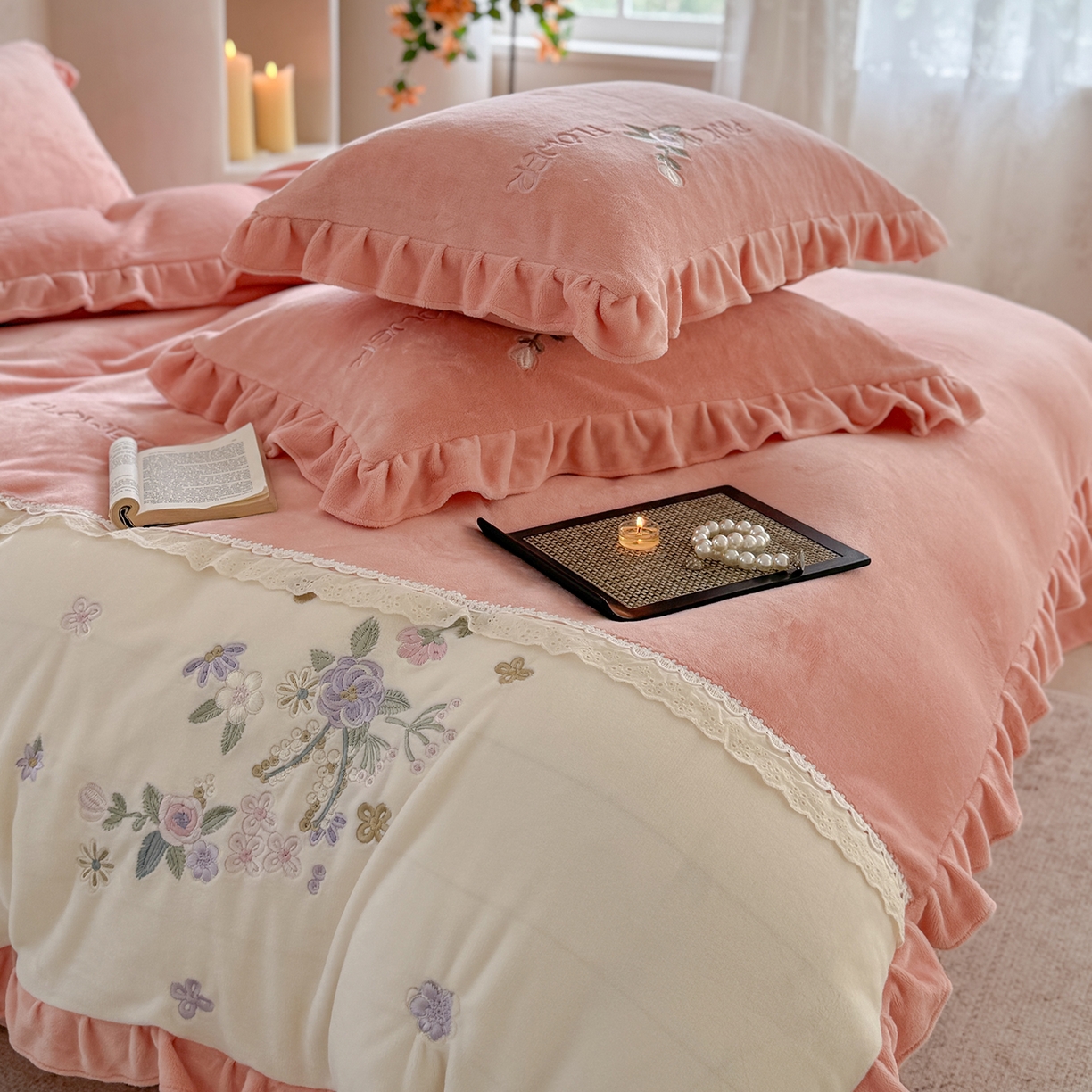 91家纺网 家纺一手货源 找家纺 可以家居  2025新款高克重全消光超细旦奶芙云绒四件套-玛利亚系列 粉豆沙