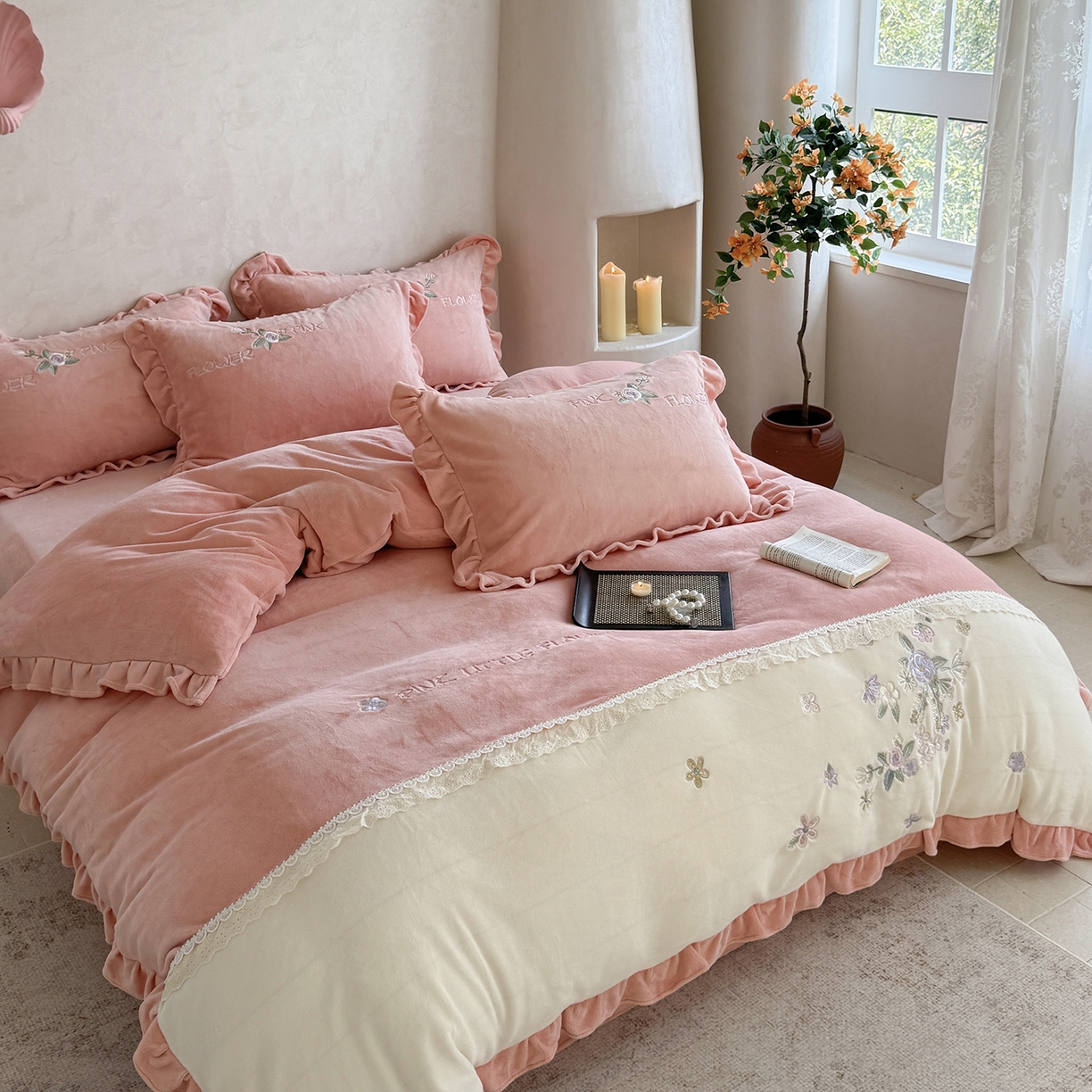 91家纺网 家纺一手货源 找家纺 可以家居  2025新款高克重全消光超细旦奶芙云绒四件套-玛利亚系列 粉豆沙
