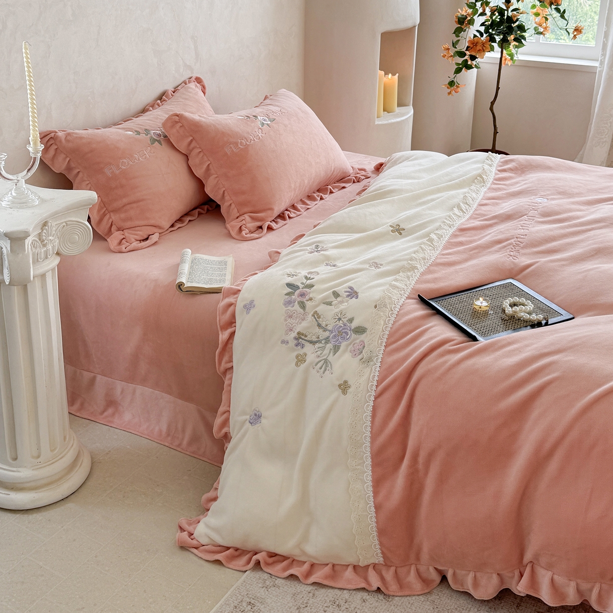 91家纺网 家纺一手货源 找家纺 可以家居  2025新款高克重全消光超细旦奶芙云绒四件套-玛利亚系列 粉豆沙