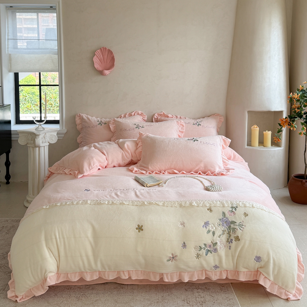 91家纺网 家纺一手货源 找家纺 可以家居  2025新款高克重全消光超细旦奶芙云绒四件套-玛利亚系列 贵族粉