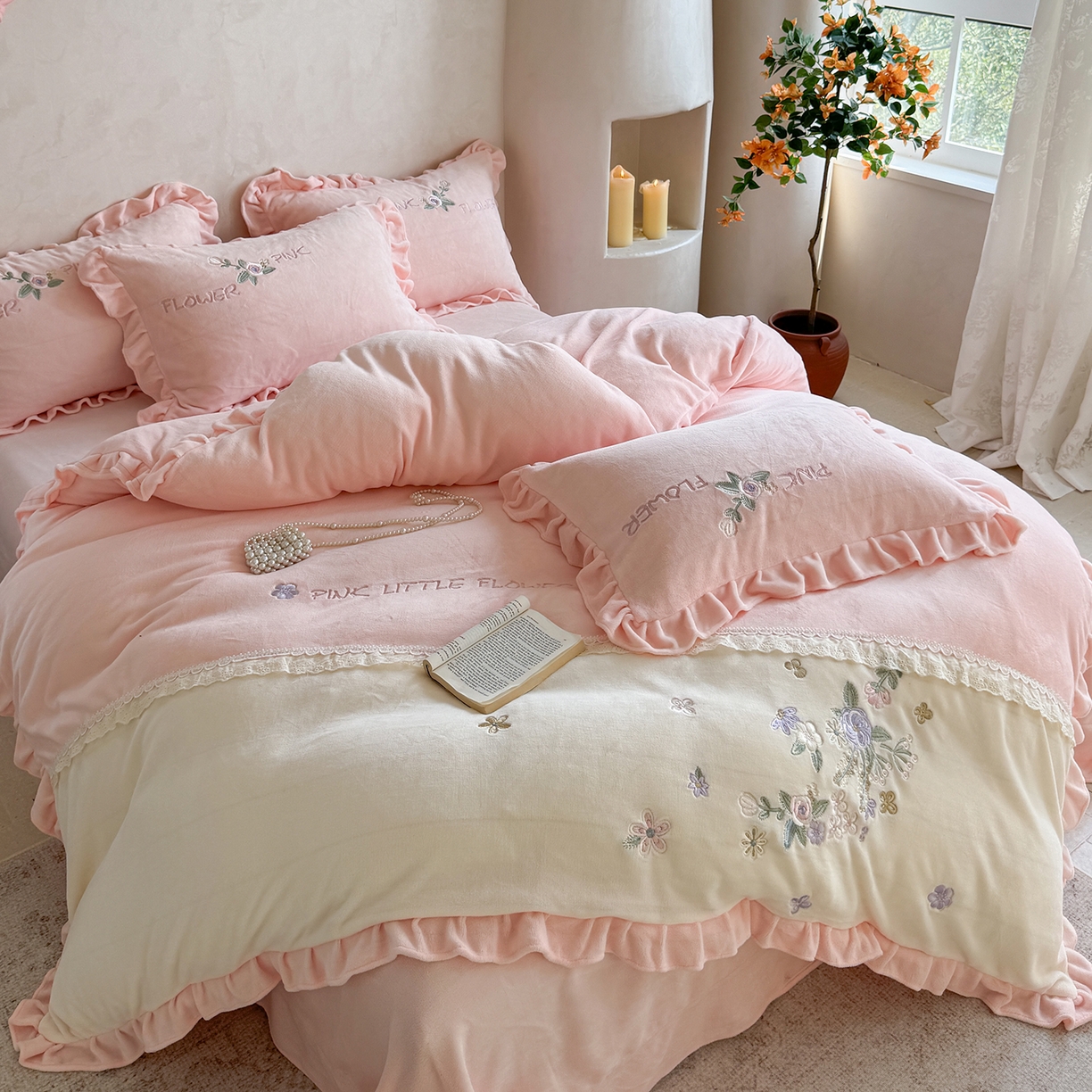 91家纺网 家纺一手货源 找家纺 可以家居  2025新款高克重全消光超细旦奶芙云绒四件套-玛利亚系列 贵族粉