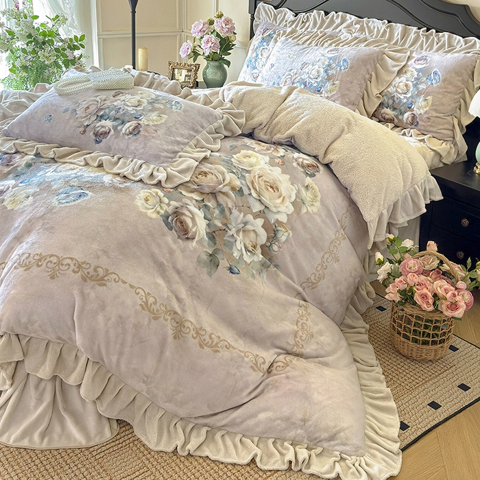 91家纺网 家纺一手货源 找家纺 宜凡家纺 2025新款牛奶绒5D数码大板印花床盖四件套 诺曼庄园 驼色