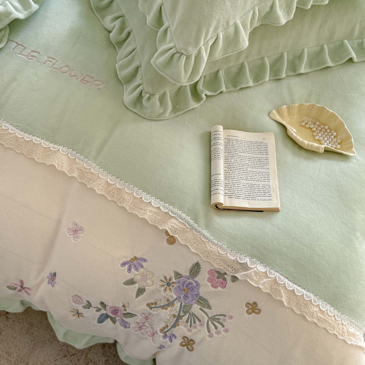 91家纺网 家纺一手货源 找家纺 可以家居  2025新款高克重全消光超细旦奶芙云绒四件套-玛利亚系列 新芽绿