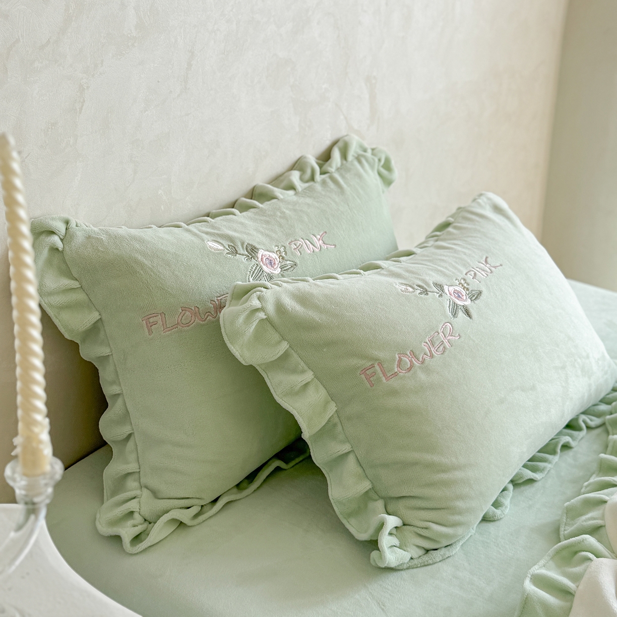 91家纺网 家纺一手货源 找家纺 可以家居  2025新款高克重全消光超细旦奶芙云绒四件套-玛利亚系列 新芽绿