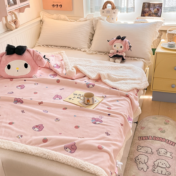 91家纺网 家纺一手货源 找家纺 葡萄家 2025新款A类三丽鸥正版授权少女可爱卡通加厚牛奶绒羊羔绒多功能四季毛毯毯子 绒毛毯-MT三丽鸥草莓美乐蒂