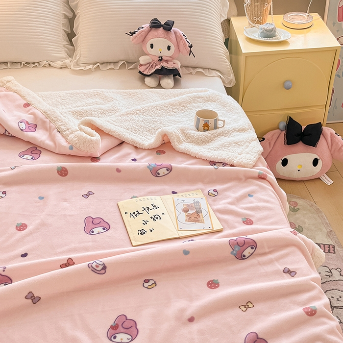 91家纺网 家纺一手货源 找家纺 葡萄家 2025新款A类三丽鸥正版授权少女可爱卡通加厚牛奶绒羊羔绒多功能四季毛毯毯子 绒毛毯-MT三丽鸥草莓美乐蒂