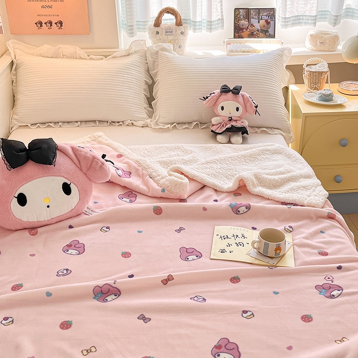 91家纺网 家纺一手货源 找家纺 葡萄家 2025新款A类三丽鸥正版授权少女可爱卡通加厚牛奶绒羊羔绒多功能四季毛毯毯子 绒毛毯-MT三丽鸥草莓美乐蒂