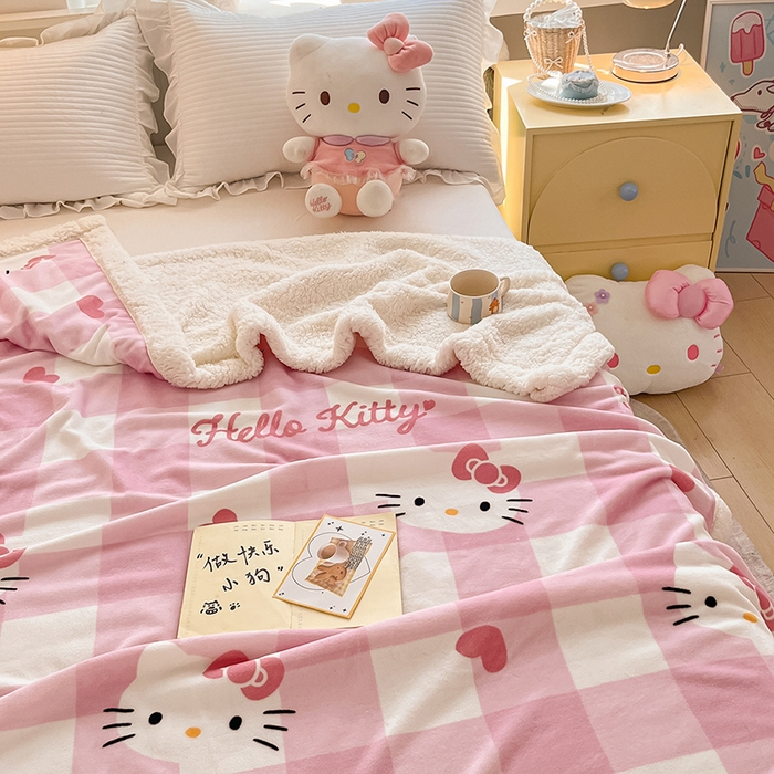 91家纺网 家纺一手货源 找家纺 葡萄家 2025新款A类三丽鸥正版授权少女可爱卡通加厚牛奶绒羊羔绒多功能四季毛毯毯子 绒毛毯-MT三丽鸥粉格爱心KT